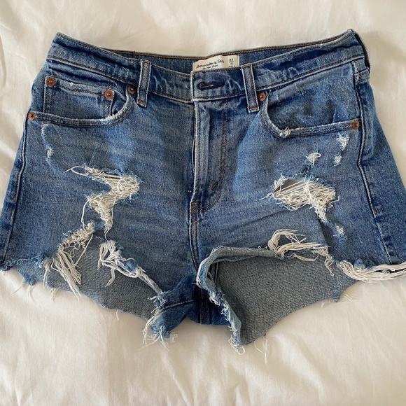Abercrombie Curve Love Mid Rise Mom Shorts - Picture 2 of 4